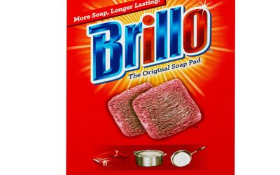 Brillo y arena: Strippers en la playa de Barcelona